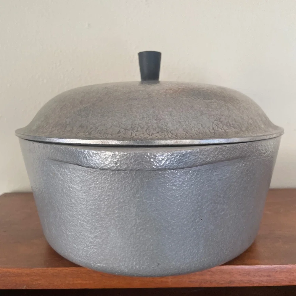 Vintage Club Aluminum Hammered‎ 4.5 qt Stock Pot w/ Lid (Hammercraft Style)